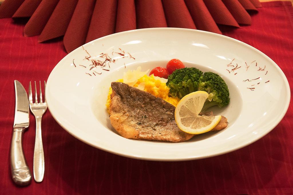 Hotel Gasthof Sonne Aschach an der Donau Ngoại thất bức ảnh